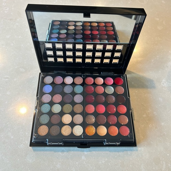 New Avon Ultimate Mega Palette lip gloss eye shadow blush - Picture 8 of 8